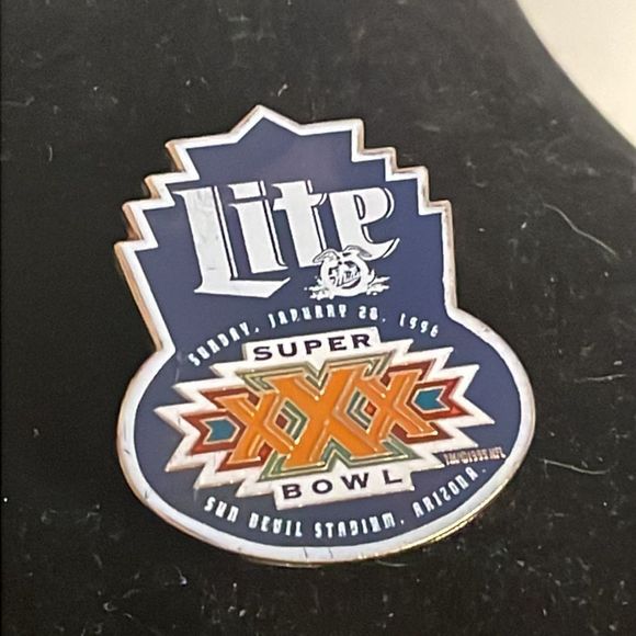 Vintage 1996 Super Bowl XXX Miller Light lapel/hat/tie pin in mint condition - Picture 5 of 13
